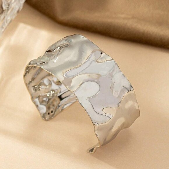 silver tone textured cuff bangle chic classic trending - Picture 2 of 2
